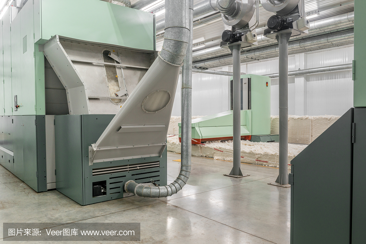 紡織廠的梳棉機